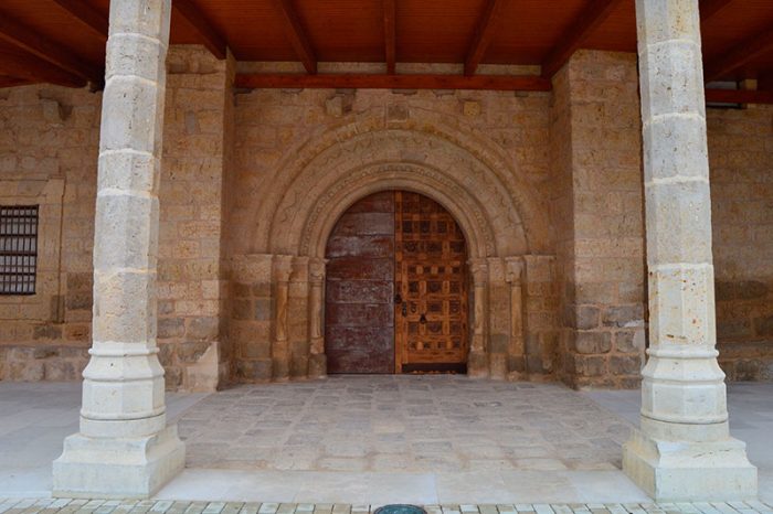 San Pedro Cultural Becerril de campos. Portada románica. Palencia diferente San Pedro Cultural Becerril de campos. Portada románica. Palencia diferente