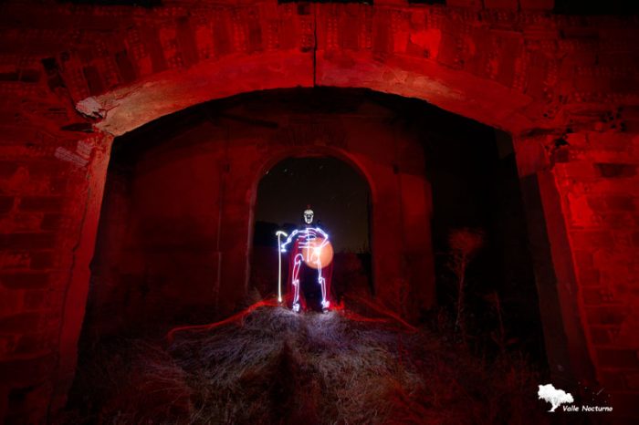 Fotografía nocturna. Devolver a la vida a los espartanos de la película 300. Palencia diferente Fotografía nocturna. Devolver a la vida a los espartanos de la película 300. Palencia diferente